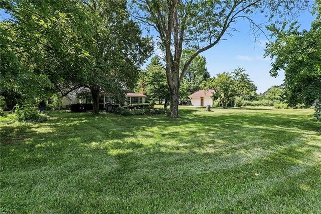 321 N Buckner Tarsney Road, Buckner, MO 64016