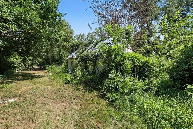 321 N Buckner Tarsney Road, Buckner, MO 64016