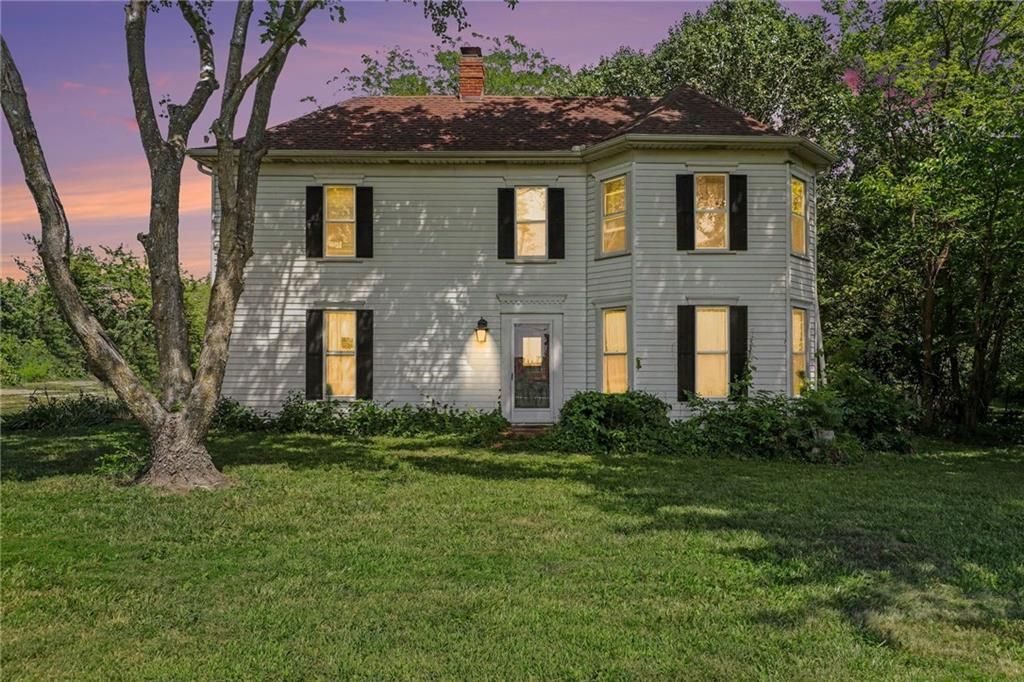 321 N Buckner Tarsney Road, Buckner, MO 64016