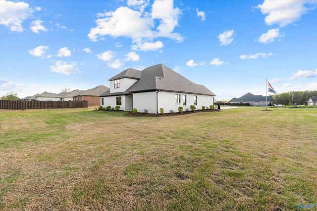 17592 Carillon Drive, Athens, AL 35611