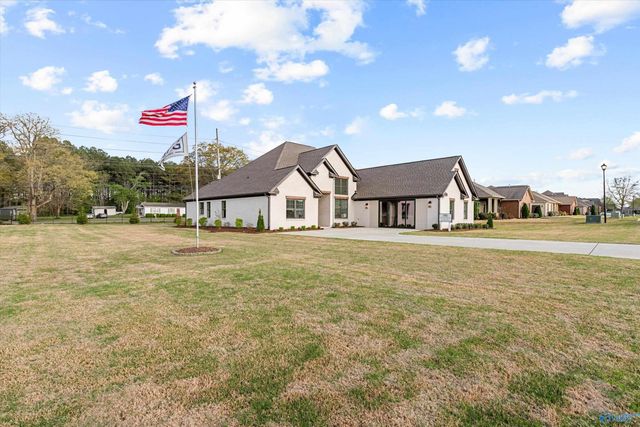 17592 Carillon Drive, Athens, AL 35611