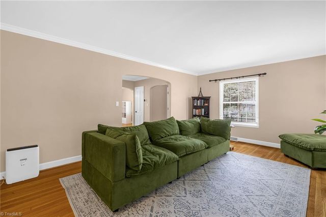 1811 W Friendly Avenue, Greensboro, NC 27403