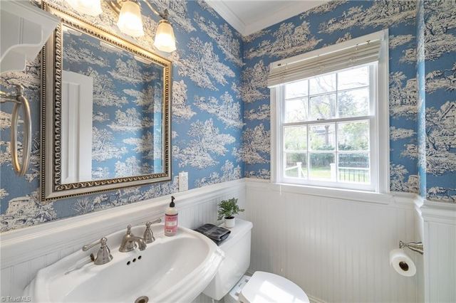 1811 W Friendly Avenue, Greensboro, NC 27403