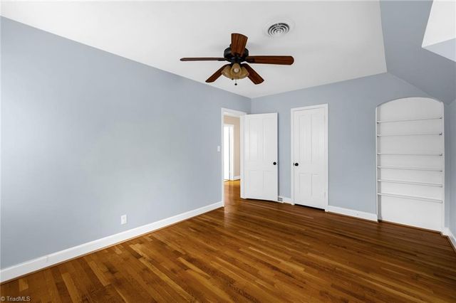 1811 W Friendly Avenue, Greensboro, NC 27403