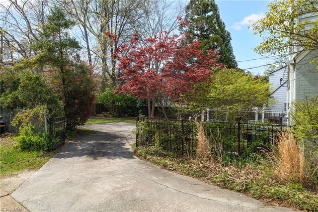 1811 W Friendly Avenue, Greensboro, NC 27403