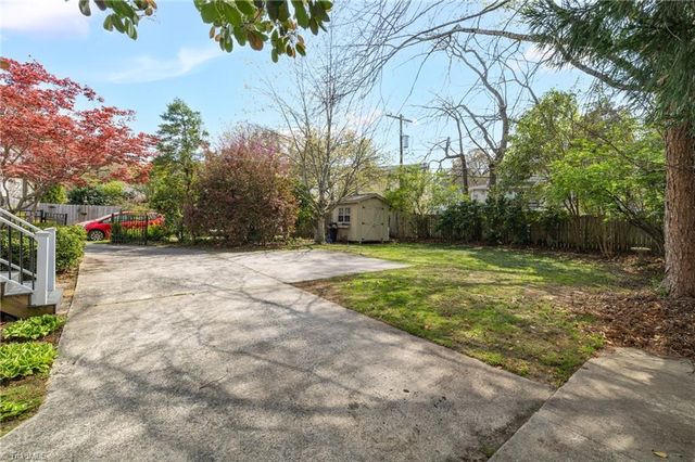 1811 W Friendly Avenue, Greensboro, NC 27403