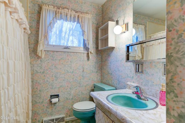 102 Rapple Drive, Colonie, NY 12205