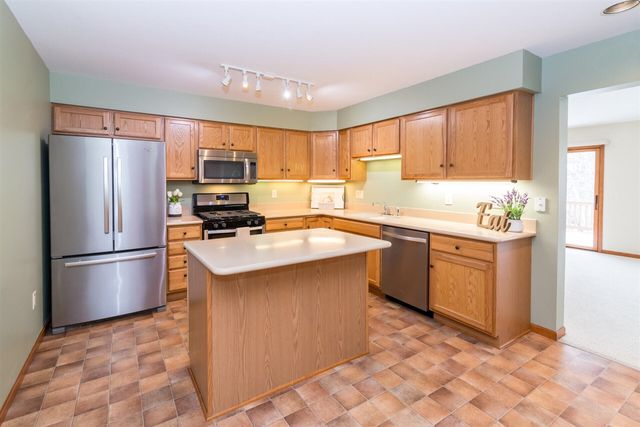 327 Cottonwood Lane, Saline, MI 48176