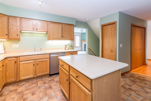 327 Cottonwood Lane, Saline, MI 48176