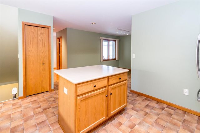 327 Cottonwood Lane, Saline, MI 48176