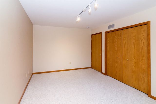 327 Cottonwood Lane, Saline, MI 48176