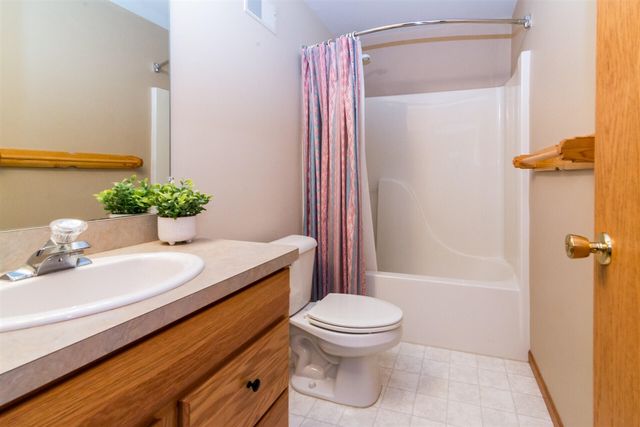 327 Cottonwood Lane, Saline, MI 48176