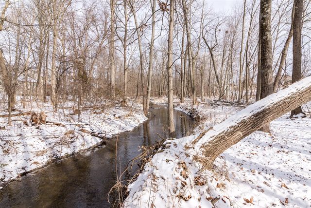 327 Cottonwood Lane, Saline, MI 48176