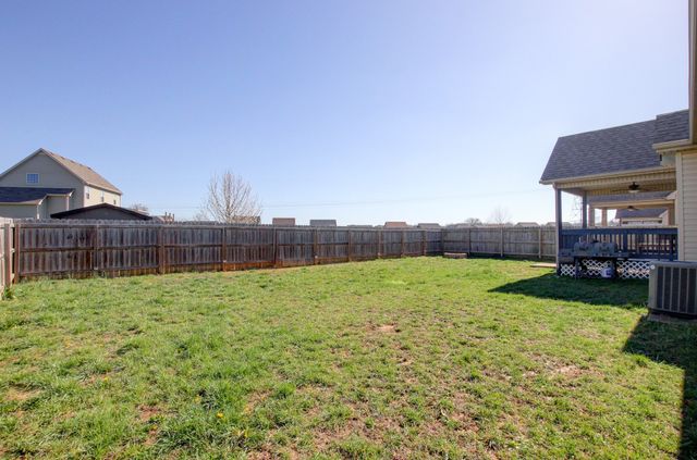 567 Tracy Ln, Clarksville, TN 37040