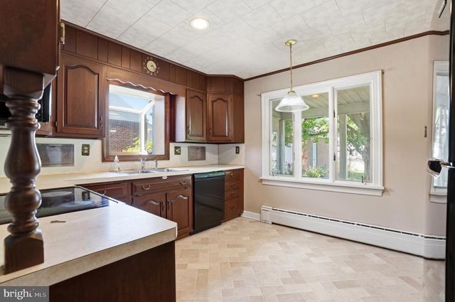 3827 PARK AVE, Schnecksville, PA 18078
