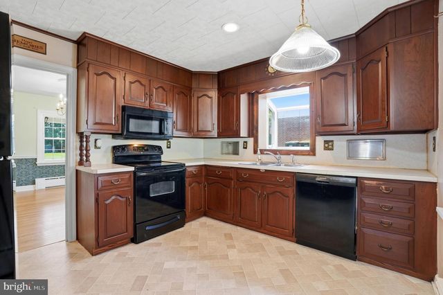 3827 PARK AVE, Schnecksville, PA 18078