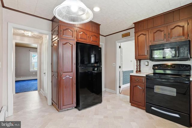 3827 PARK AVE, Schnecksville, PA 18078