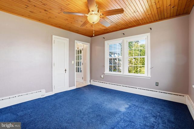 3827 PARK AVE, Schnecksville, PA 18078