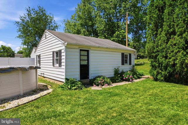 3827 PARK AVE, Schnecksville, PA 18078