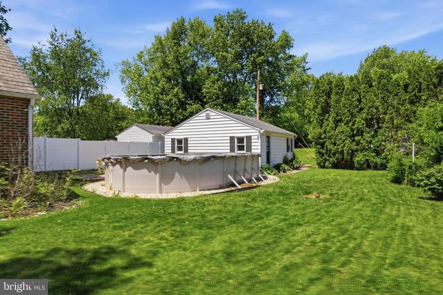 3827 PARK AVE, Schnecksville, PA 18078