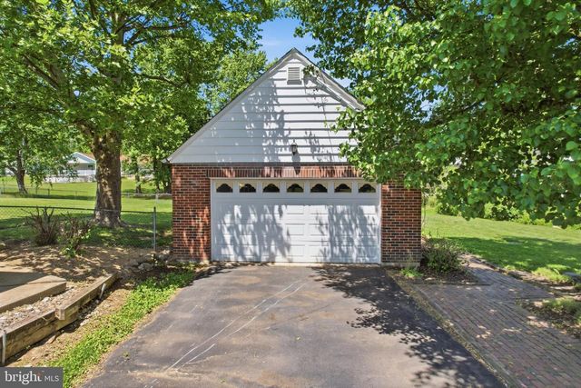 3827 PARK AVE, Schnecksville, PA 18078