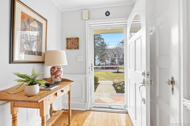 27 Valley Road, Scarsdale, NY 10583