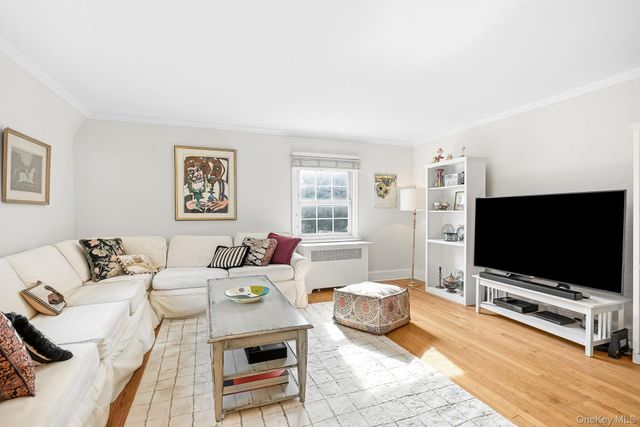 27 Valley Road, Scarsdale, NY 10583