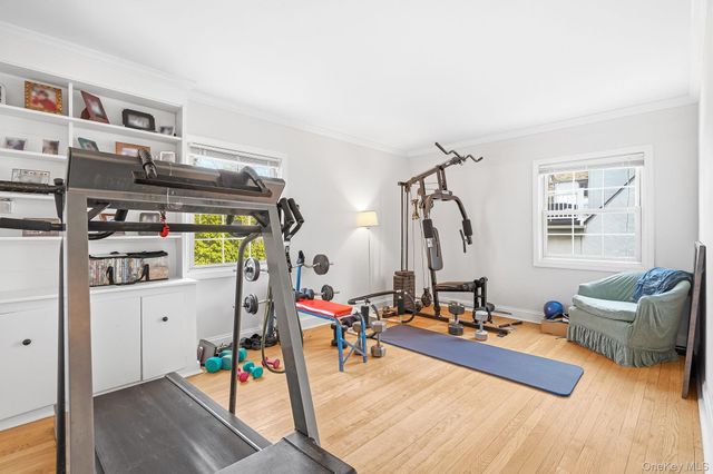 27 Valley Road, Scarsdale, NY 10583