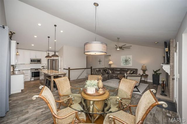 563 Beacon Point Lane, Wildwood, MO 63040