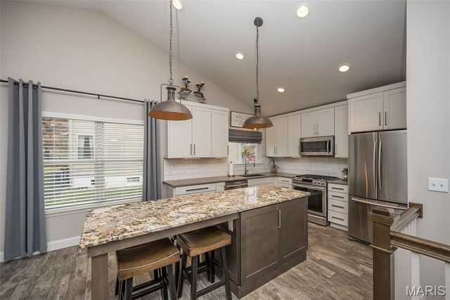 563 Beacon Point Lane, Wildwood, MO 63040