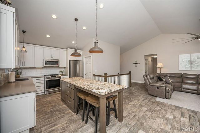 563 Beacon Point Lane, Wildwood, MO 63040