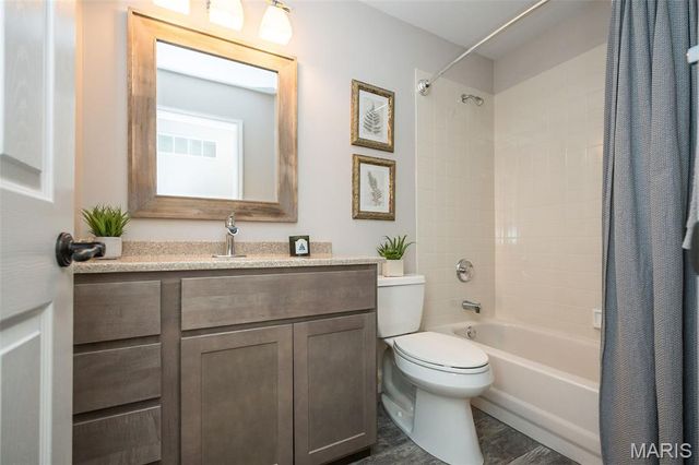 563 Beacon Point Lane, Wildwood, MO 63040