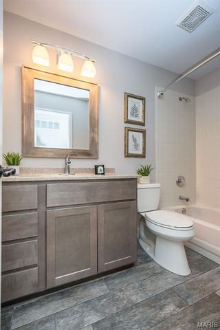 563 Beacon Point Lane, Wildwood, MO 63040