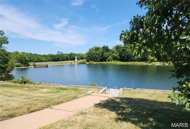 563 Beacon Point Lane, Wildwood, MO 63040