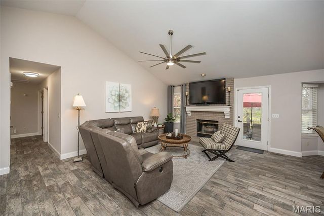 563 Beacon Point Lane, Wildwood, MO 63040