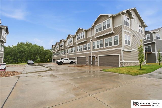 20878 T Court, Elkhorn, NE 68022