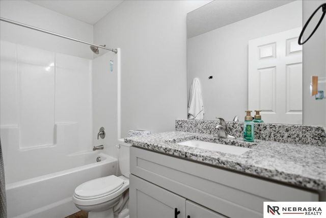 20878 T Court, Elkhorn, NE 68022