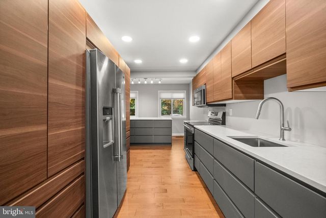 2152 GLENCOURSE LN, Reston, VA 20191