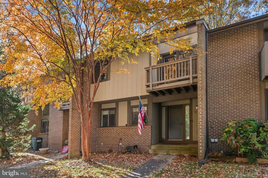 2152 GLENCOURSE LN, Reston, VA 20191