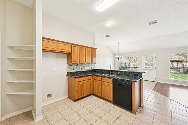 1023 E Hampton Drive, Pearland, TX 77584