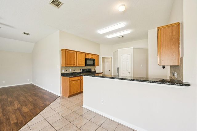 1023 E Hampton Drive, Pearland, TX 77584