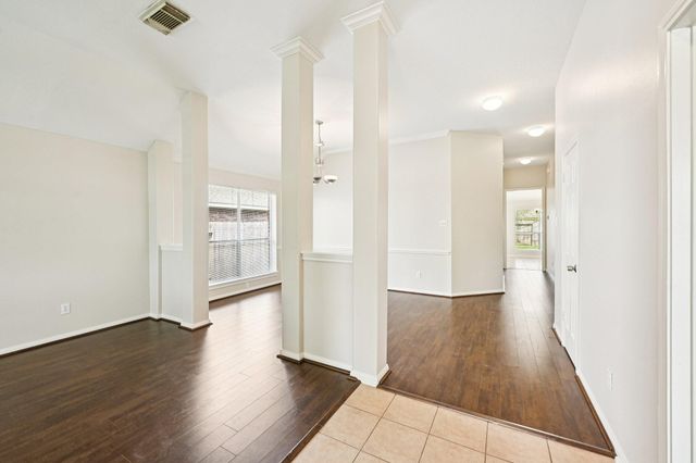 1023 E Hampton Drive, Pearland, TX 77584