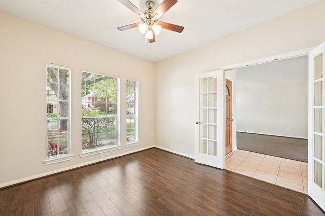 1023 E Hampton Drive, Pearland, TX 77584