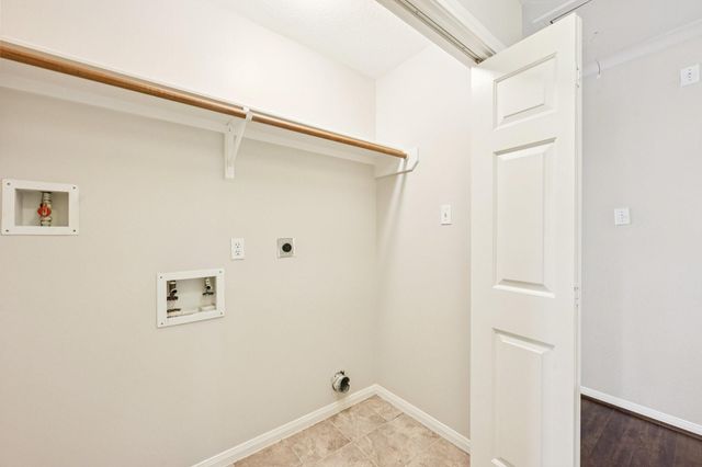 1023 E Hampton Drive, Pearland, TX 77584