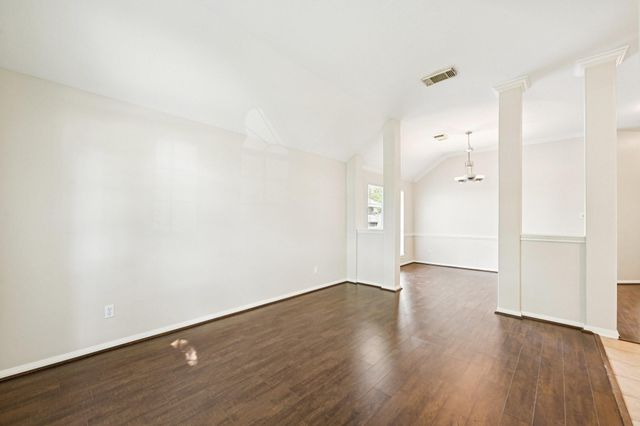 1023 E Hampton Drive, Pearland, TX 77584