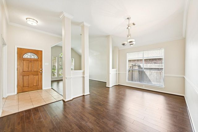 1023 E Hampton Drive, Pearland, TX 77584