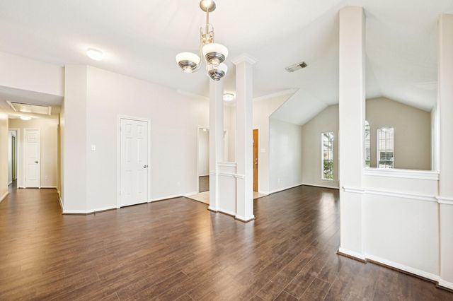 1023 E Hampton Drive, Pearland, TX 77584