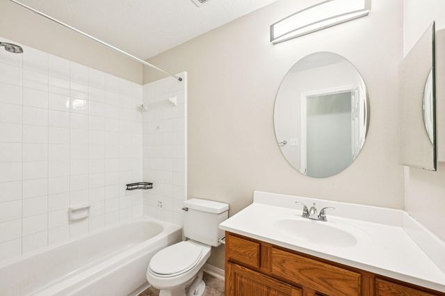 1023 E Hampton Drive, Pearland, TX 77584