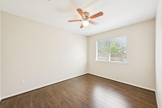 1023 E Hampton Drive, Pearland, TX 77584