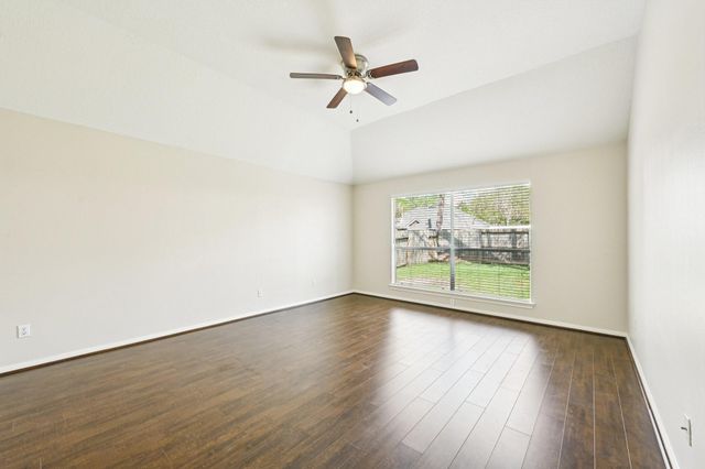 1023 E Hampton Drive, Pearland, TX 77584